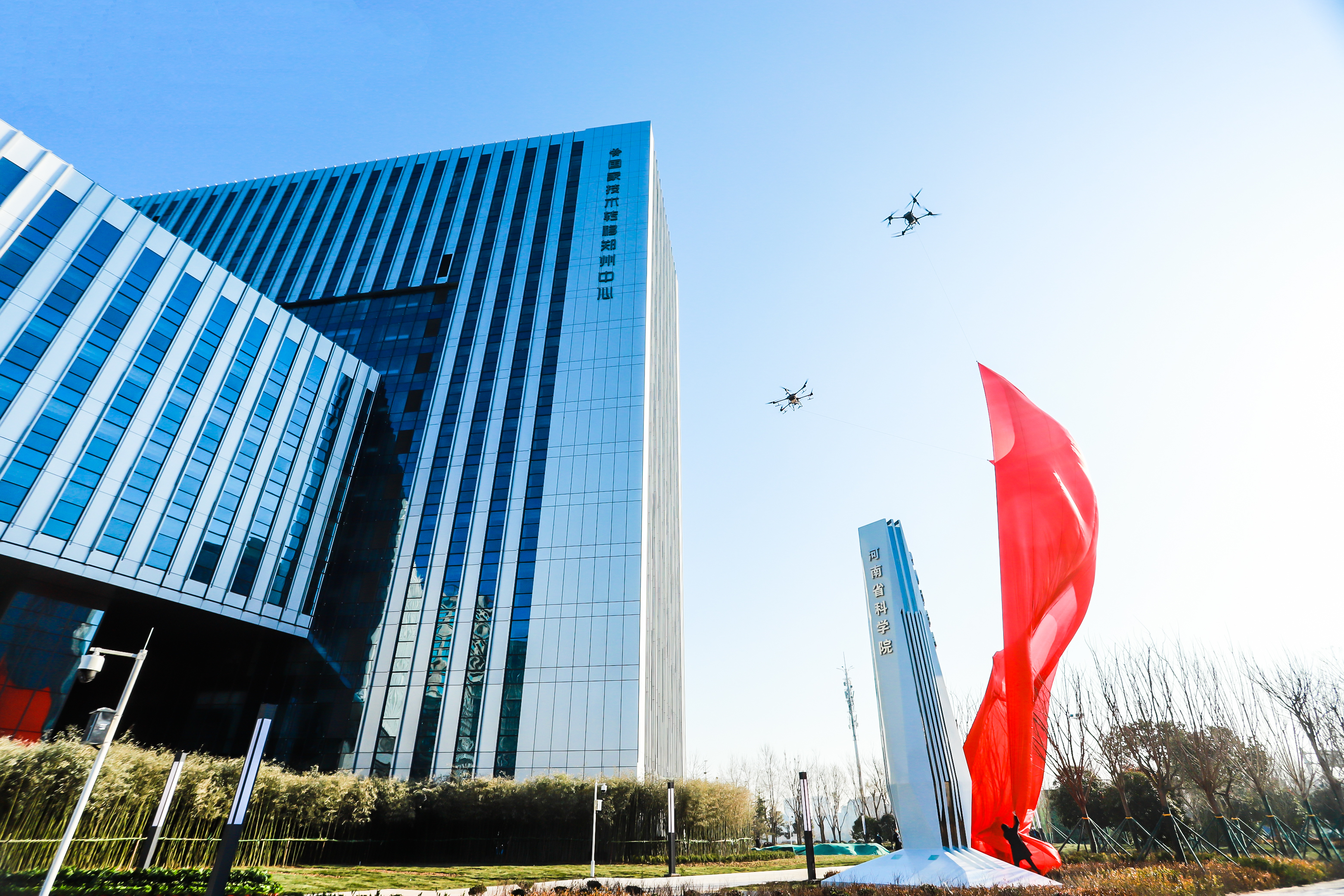 奮發(fā)有為推進中國式現(xiàn)代化建設(shè)河南實踐丨何言:走出人口大省高質(zhì)量發(fā)展新路