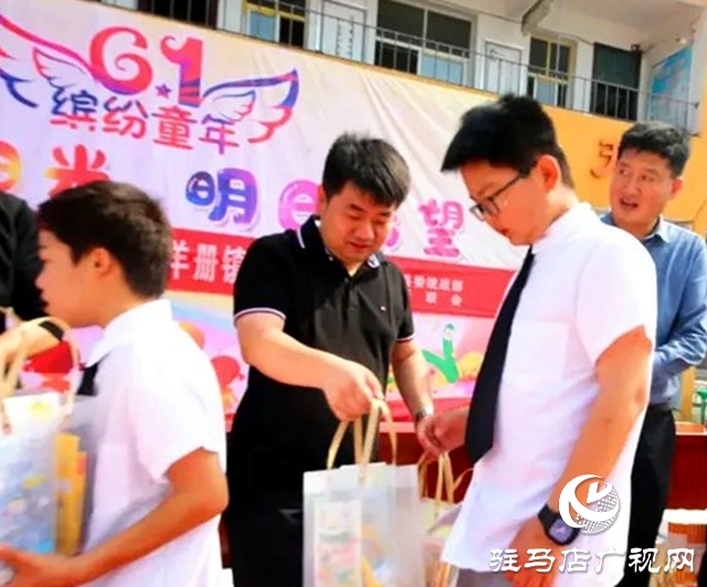 泌陽(yáng)縣：愛(ài)心捐贈(zèng) 情暖校園