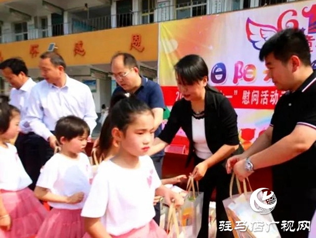 泌陽(yáng)縣：愛(ài)心捐贈(zèng) 情暖校園