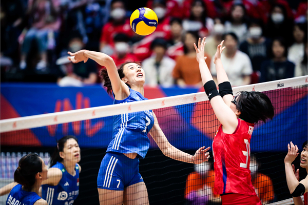全力備戰(zhàn)巴黎奧運(yùn)會(huì)丨中國女排3:0日本女排 世聯(lián)賽首周四戰(zhàn)全勝