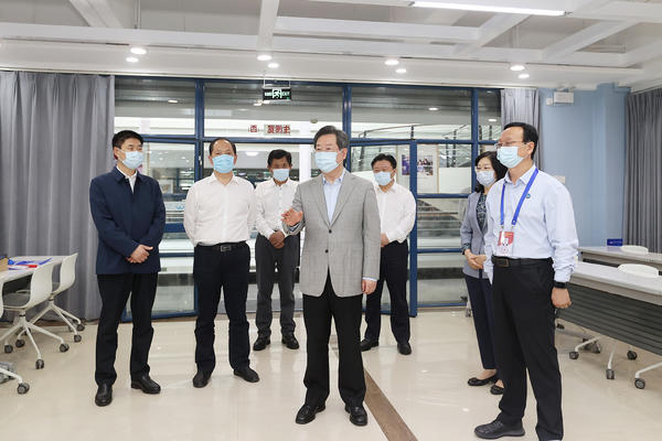 樓陽(yáng)生在鄭州市檢查高考準(zhǔn)備工作