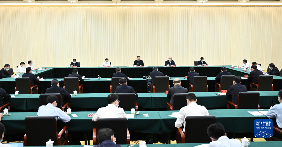 習(xí)近平在內(nèi)蒙古巴彥淖爾考察并主持召開加強荒漠化綜合防治和推進(jìn)“三北”等重點生態(tài)工程建設(shè)座談會