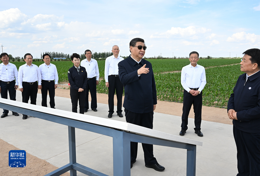 習(xí)近平在內(nèi)蒙古巴彥淖爾考察并主持召開加強荒漠化綜合防治和推進(jìn)“三北”等重點生態(tài)工程建設(shè)座談會