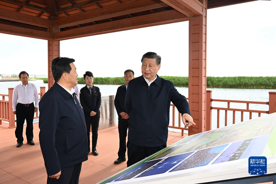 習(xí)近平在內(nèi)蒙古巴彥淖爾考察并主持召開加強荒漠化綜合防治和推進(jìn)“三北”等重點生態(tài)工程建設(shè)座談會