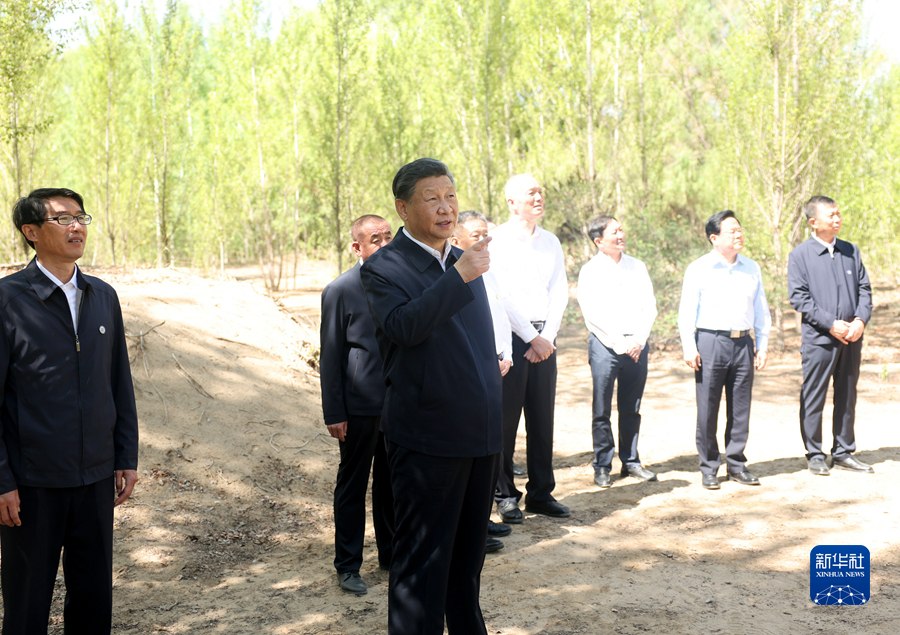 習(xí)近平在內(nèi)蒙古巴彥淖爾考察并主持召開加強荒漠化綜合防治和推進(jìn)“三北”等重點生態(tài)工程建設(shè)座談會