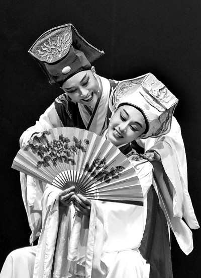 讓?xiě)騽〉摹鞍倩ā庇肋h(yuǎn)為人民綻放