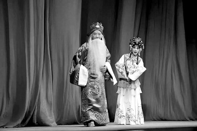 讓?xiě)騽〉摹鞍倩ā庇肋h(yuǎn)為人民綻放