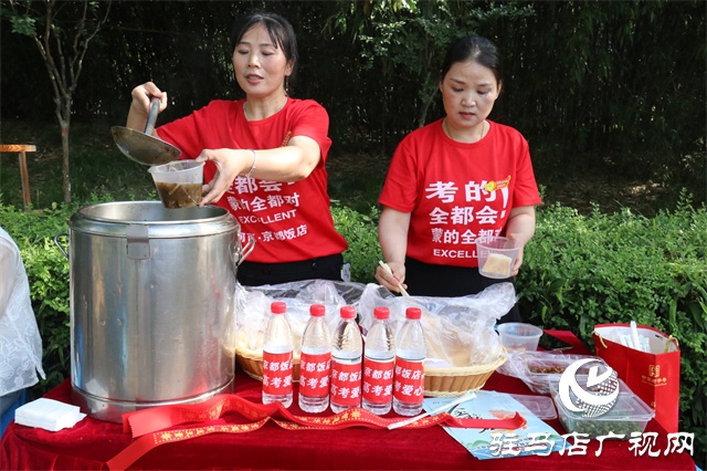 高考花絮：暖心相伴 溫情涌動
