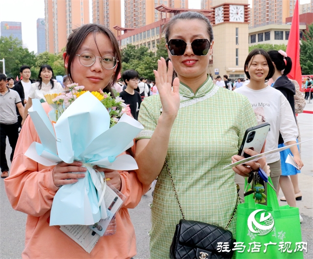 高考花絮：暖心相伴 溫情涌動