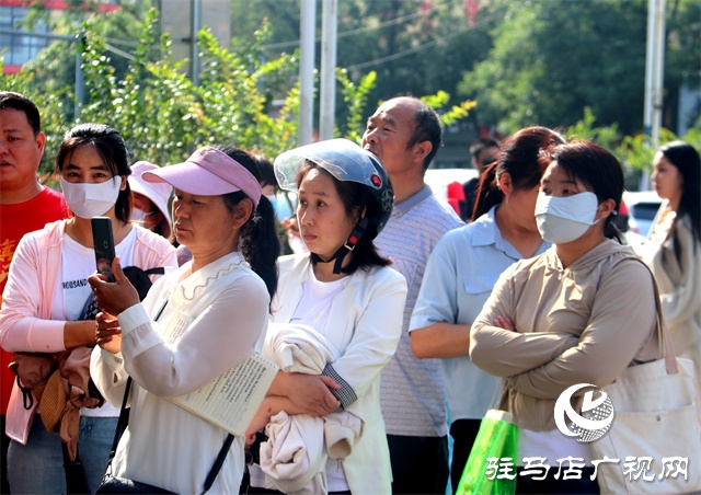 高考花絮：暖心相伴 溫情涌動