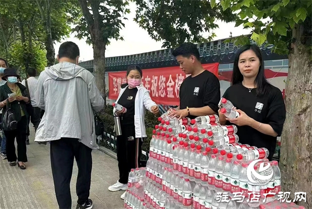 高考花絮：暖心相伴 溫情涌動