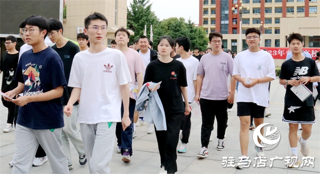 高考花絮：暖心相伴 溫情涌動