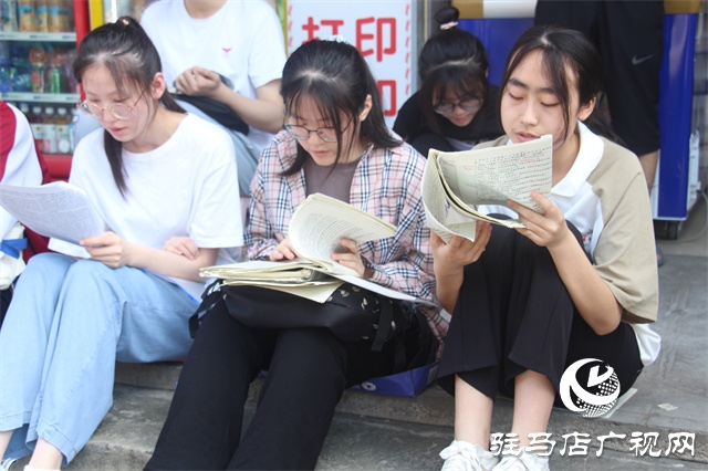 高考花絮：暖心相伴 溫情涌動