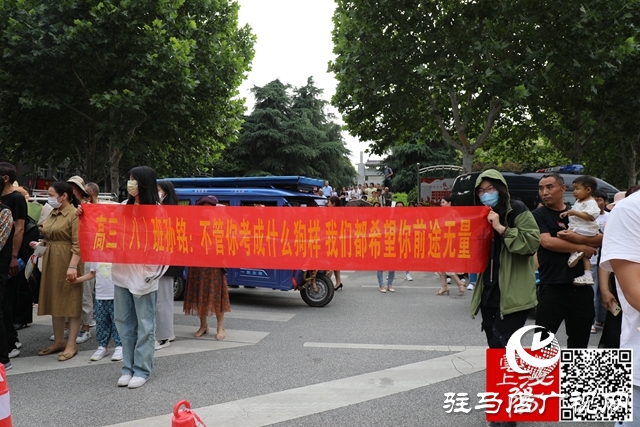 高考結(jié)束了！看泌陽考點這些溫暖瞬間