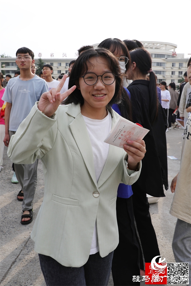 高考結(jié)束了！看泌陽考點這些溫暖瞬間