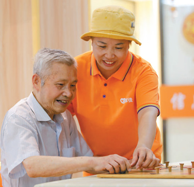 創(chuàng)新養(yǎng)老產(chǎn)品、改善消費(fèi)環(huán)境、激發(fā)消費(fèi)潛能 銀發(fā)消費(fèi)讓老年人幸福生活