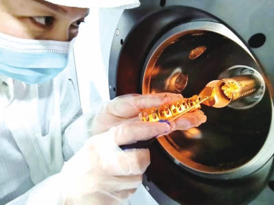 如何讓河南省實(shí)驗(yàn)室的科研成果更快速產(chǎn)業(yè)化？龍門(mén)實(shí)驗(yàn)室選擇讓企業(yè)出題、自己解題