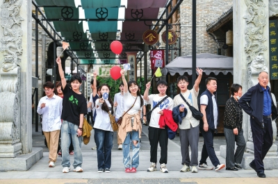 文旅+產(chǎn)業(yè)拓展夜游經(jīng)濟(jì)新賽道 中牟文旅強(qiáng)勢出圈又吸粉現(xiàn)代服務(wù)業(yè)華麗轉(zhuǎn)身