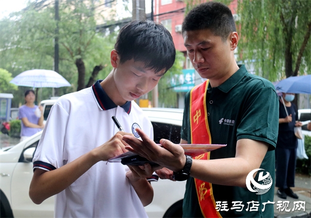 駐馬店市區(qū)首封清華大學(xué)高考錄取通知書送達(dá)！