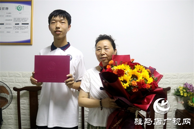 駐馬店市區(qū)首封清華大學(xué)高考錄取通知書送達(dá)！
