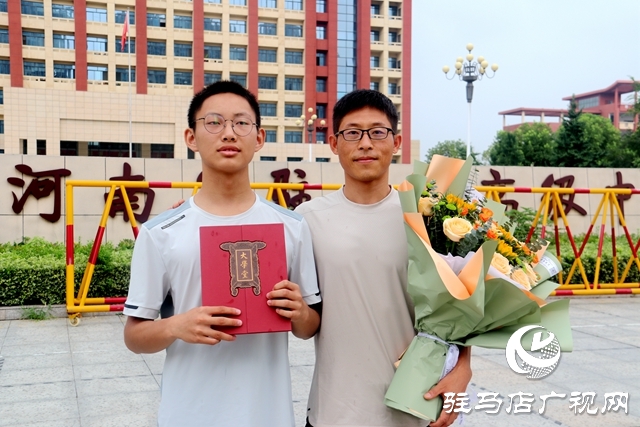 十年寒霜苦 今朝喜報(bào)來(lái)