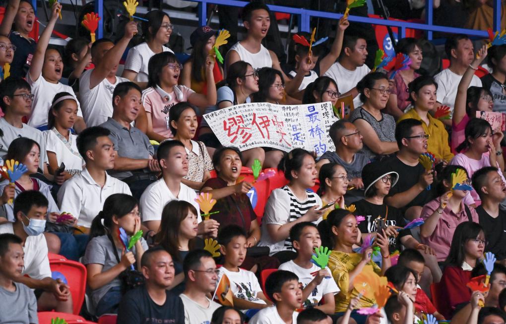成都大運(yùn)會(huì)丨為“雄起”的成都觀眾動(dòng)容