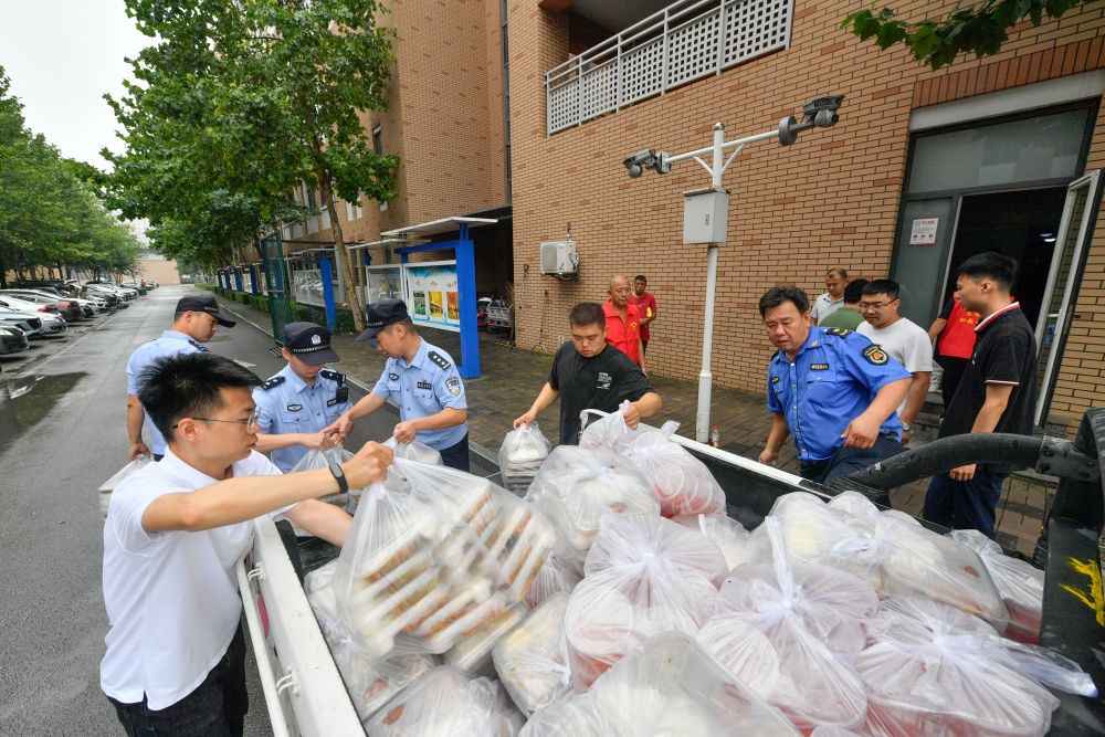 全力以赴打贏防汛搶險(xiǎn)硬仗——華北、黃淮等地抗擊汛情一線直擊