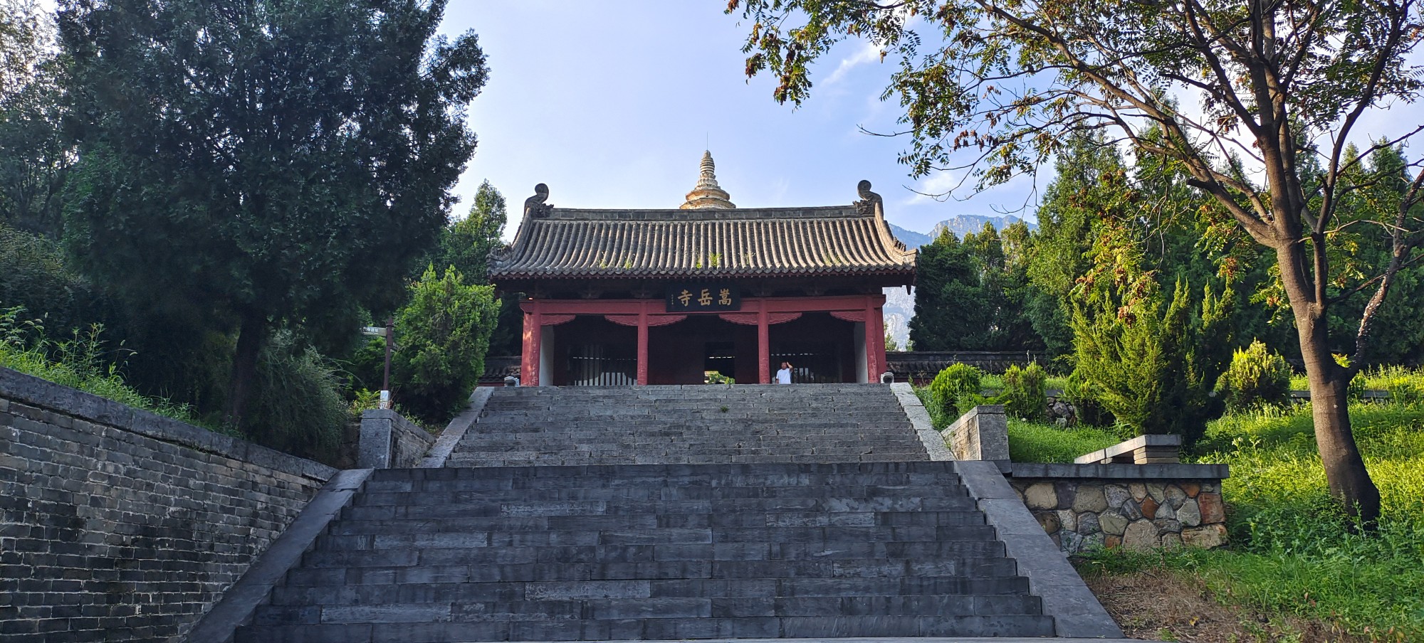 行走河南·讀懂中國丨“華夏第一塔”嵩岳寺塔：居天地之中 獨(dú)守千年孤獨(dú)