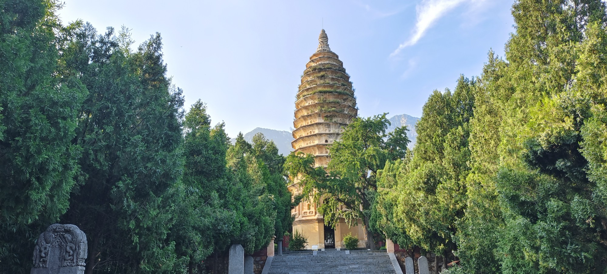 行走河南·讀懂中國丨“華夏第一塔”嵩岳寺塔：居天地之中 獨(dú)守千年孤獨(dú)