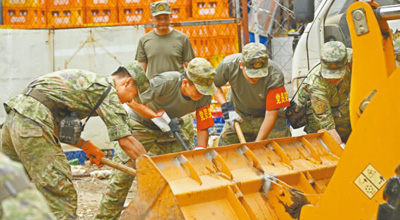 讓黨旗在防汛抗洪救災(zāi)一線高高飄揚