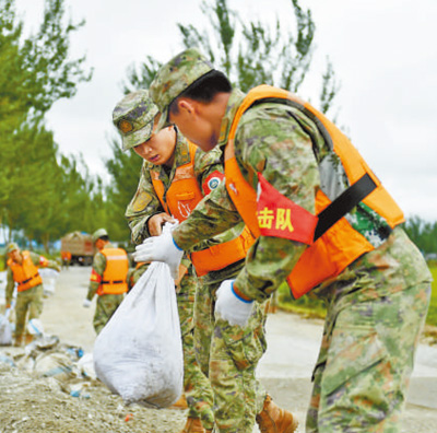 讓黨旗在防汛抗洪救災(zāi)一線高高飄揚