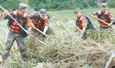 讓黨旗在防汛抗洪救災(zāi)一線高高飄揚