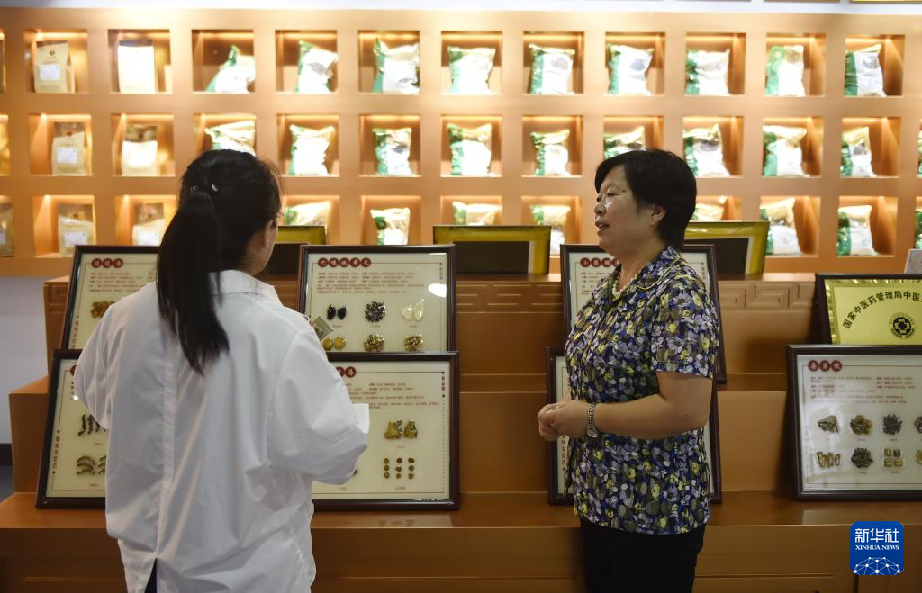 走進(jìn)技藝傳習(xí)館 感受中藥材加工
