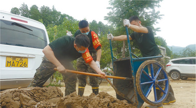 讓黨旗在防汛抗洪救災(zāi)一線高高飄揚