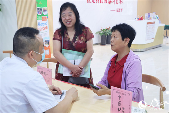 跟著總書(shū)記看中國(guó)丨守護(hù)“有福之州”的“幸福老人”