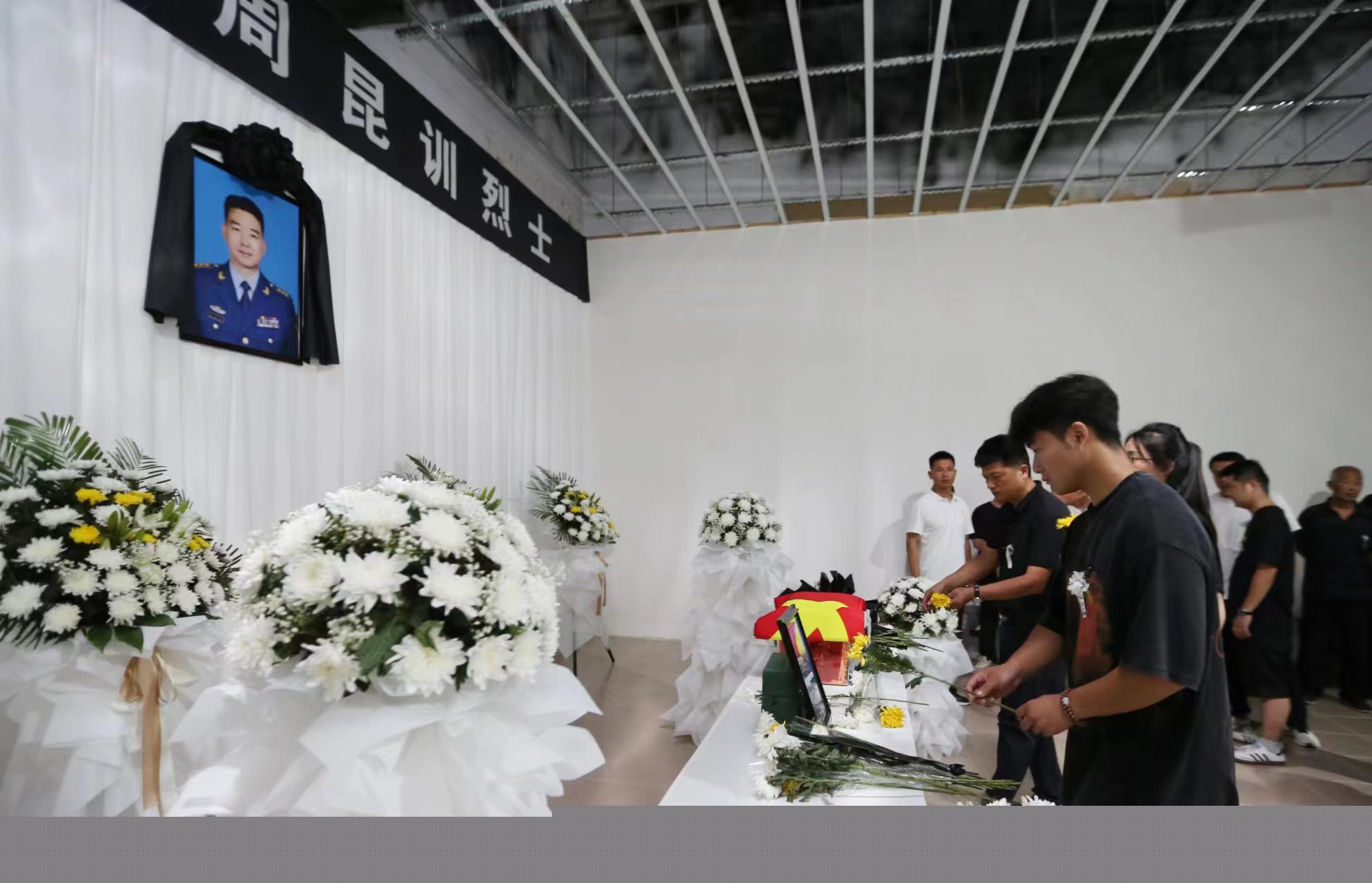 魂歸故里 英雄回家——送別舒蘭抗洪犧牲的確山籍烈士周昆訓(xùn)