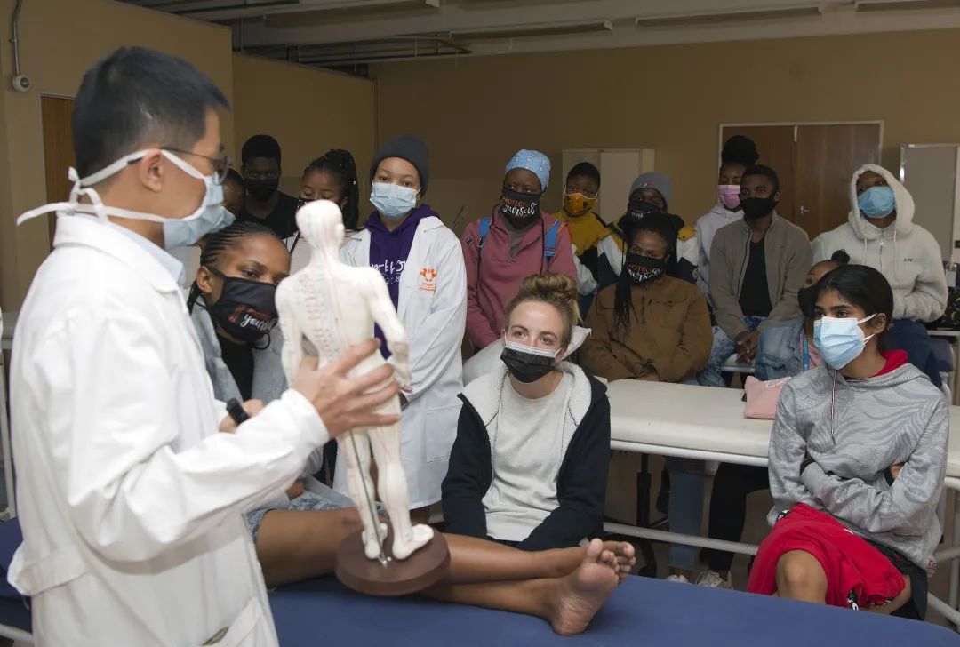 中南兩國人民的手牽得更緊|元首外交 大國風(fēng)范⑦