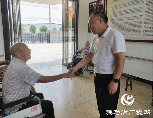 駐馬店市政協(xié)四屆副主席、市殘聯(lián)名譽(yù)主席張銀良深入基層宣講河南省殘聯(lián)第八次代表大會(huì)精神