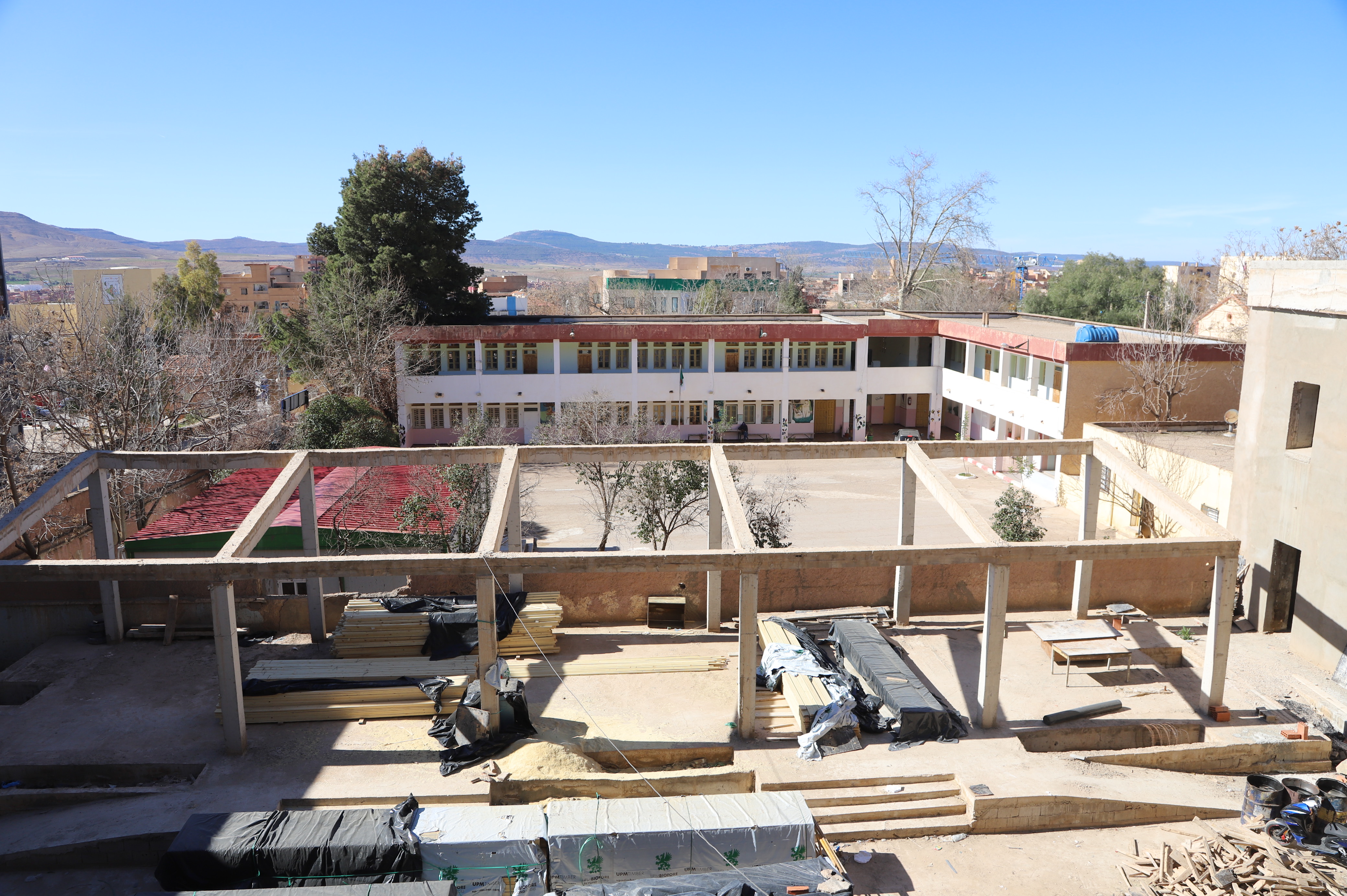 新華全媒+|勇?lián)】凳姑?，鑄就時(shí)代新功——寫在第六個(gè)中國醫(yī)師節(jié)到來之際