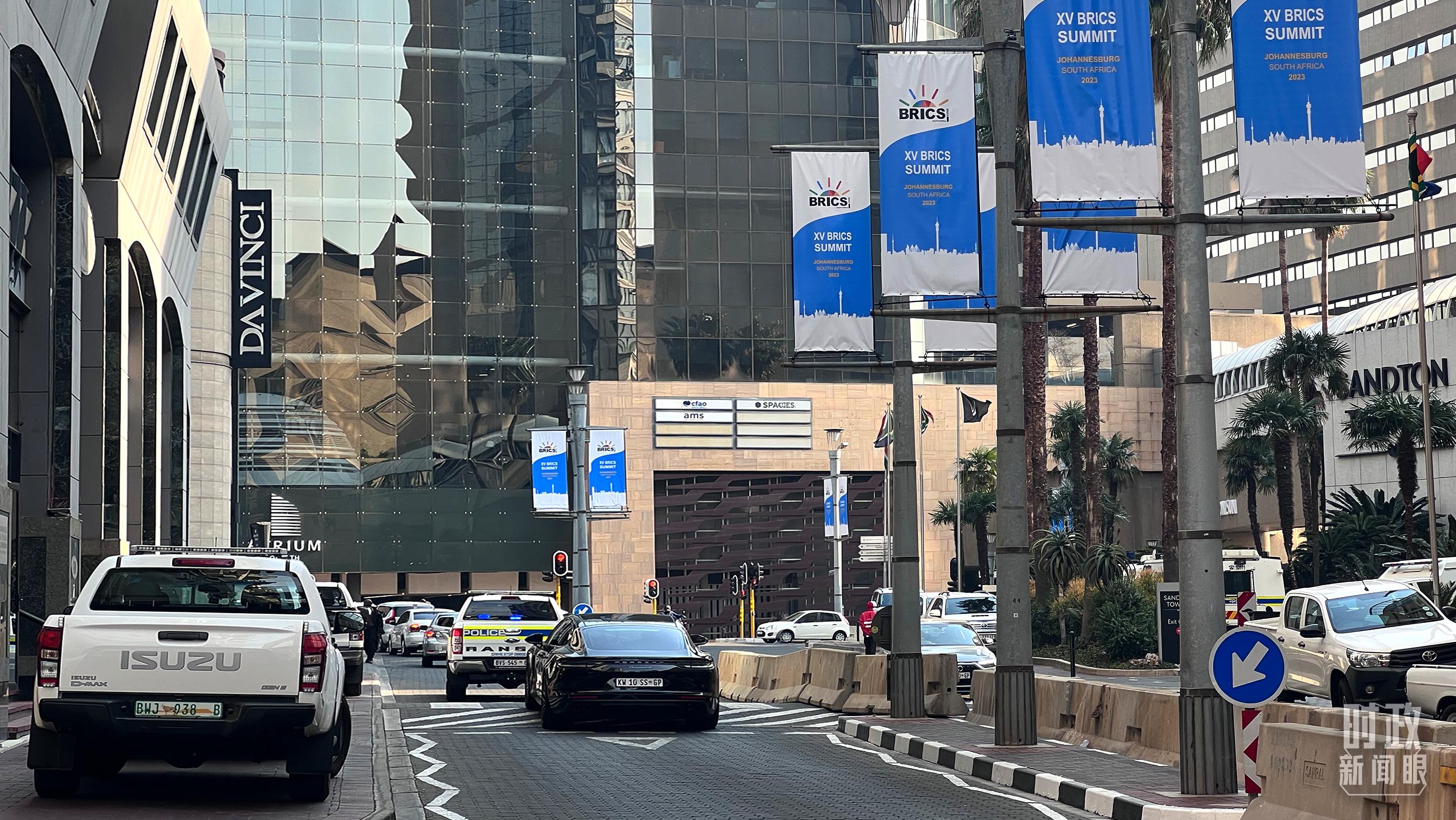 時(shí)政新聞眼丨習(xí)近平抵達(dá)南非，這些重要議程值得關(guān)注