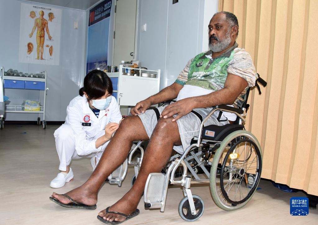 一針一罐總關(guān)情——中國海軍“和平方舟”號醫(yī)院船為到訪國提供中醫(yī)診療服務(wù)記事