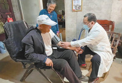 “鄉(xiāng)親們身體健康，我就踏實！”（講述·一輩子一件事）