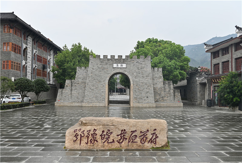“星光豫亮 精神長青”系列調(diào)研報(bào)告之四 | 紅旗永矗大別山