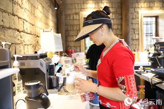 跟著總書記看中國|司莫拉的幸福路越走越寬闊