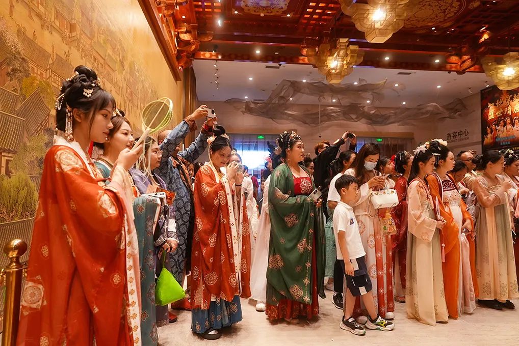 80萬(wàn)人次！11億“熱度”！隋唐洛陽(yáng)城景區(qū)亮出暑期文旅“成績(jī)單”