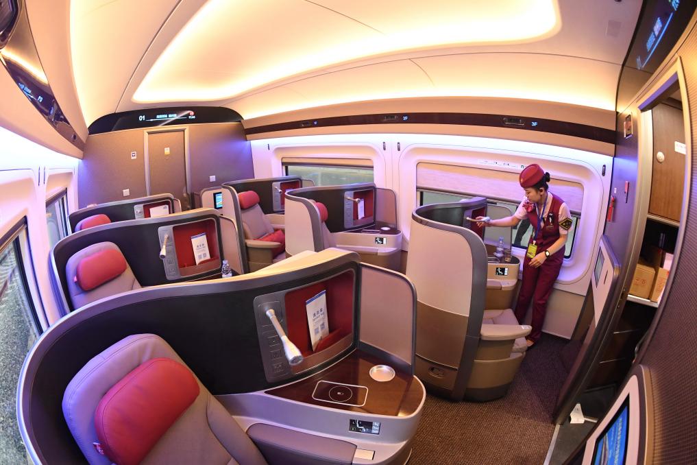 “復(fù)興號”在跨海高鐵試跑！記者上車體驗