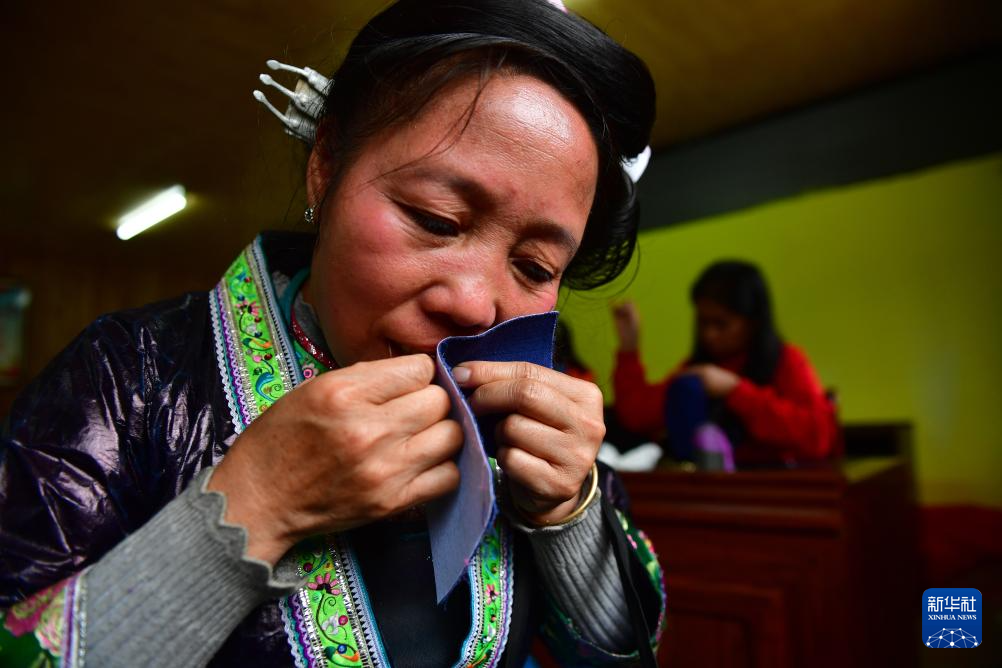 廣西苗族這件衣服，一做就是一年