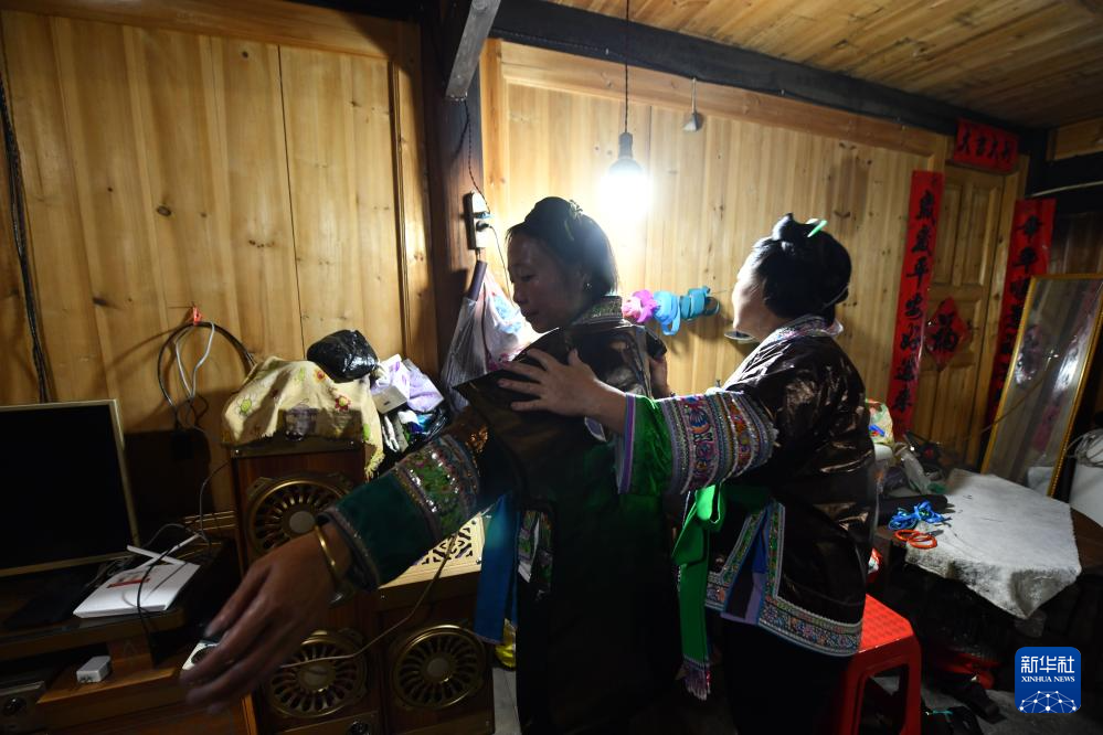 廣西苗族這件衣服，一做就是一年