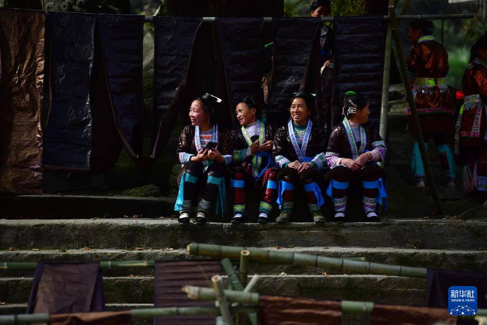 廣西苗族這件衣服，一做就是一年