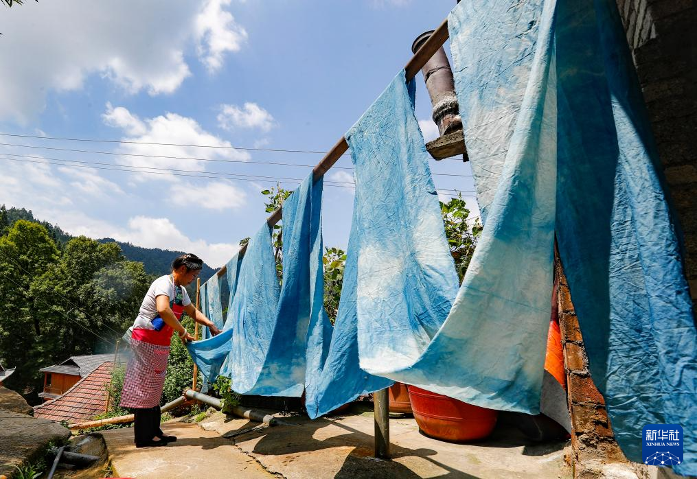 廣西苗族這件衣服，一做就是一年